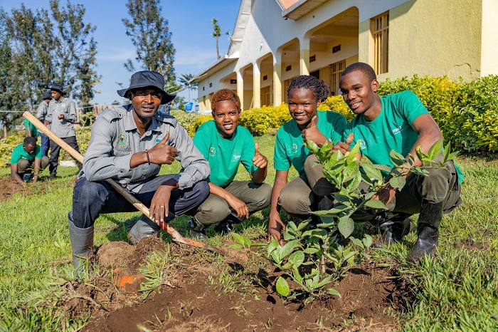 Bateye ibiti by'imbuto