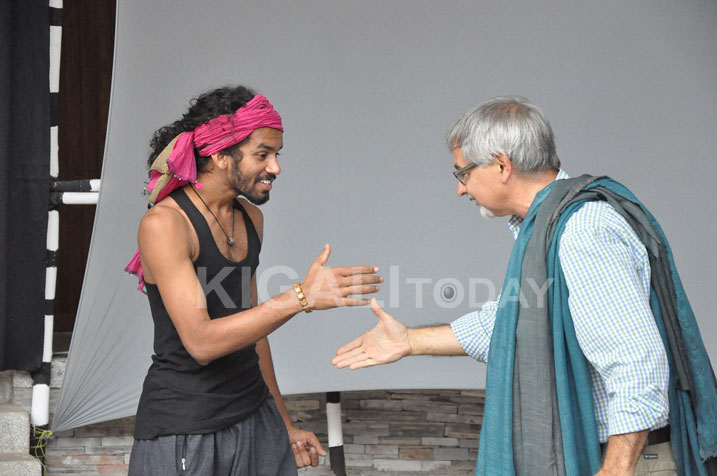 Aba na bo bati "Ubuntu nibugwire maze ubumuntu buganze mu bantu.