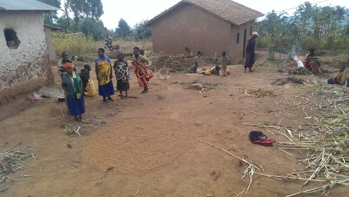 Batuye mu mudugudu umwe