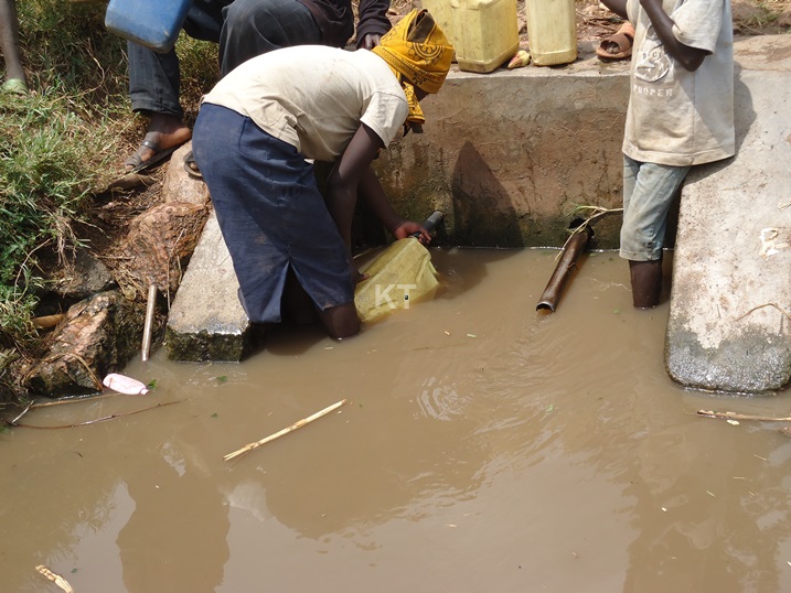 Bavoma amazi mabi mubihe by'imvura kuko ahinduka ibiziba.