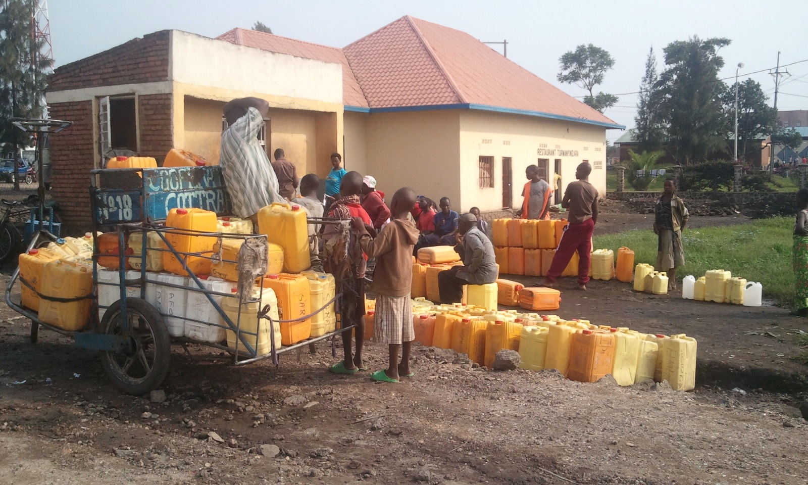 Abaturage bahora ku mirongo kubera ibura ry'amazi