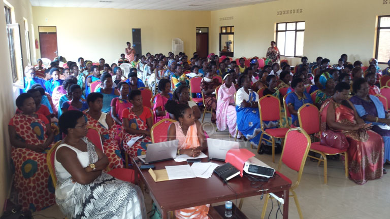 Abagore bo muri Gisagara bavuga ko babazwa no kuba hari bamwe muri bagenzi babo biyandarika 