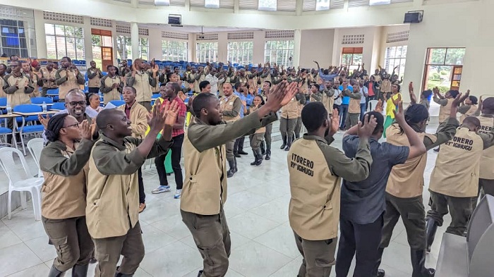 Nyuma yo kwiga banyuzagamo bagacinya akadiho na morali nyinshi