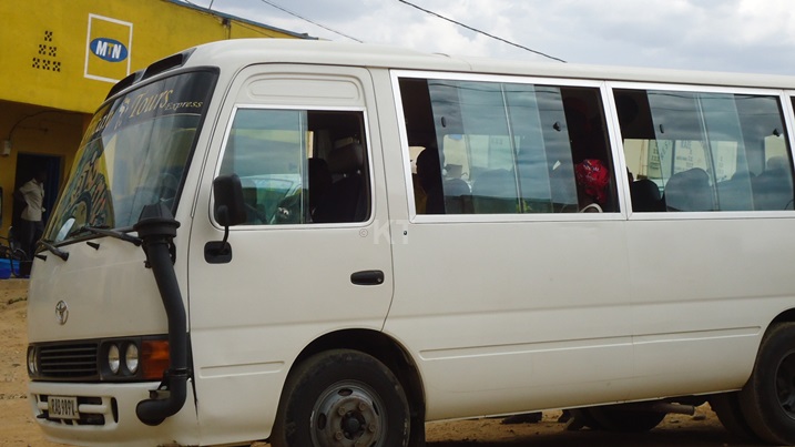 Bavuga ko imodoka zihagarara henshi n'ahatari ibyapa.