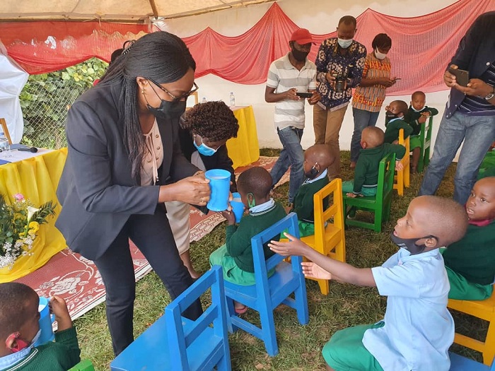 Minisitiri Bayisenge aha abana amata