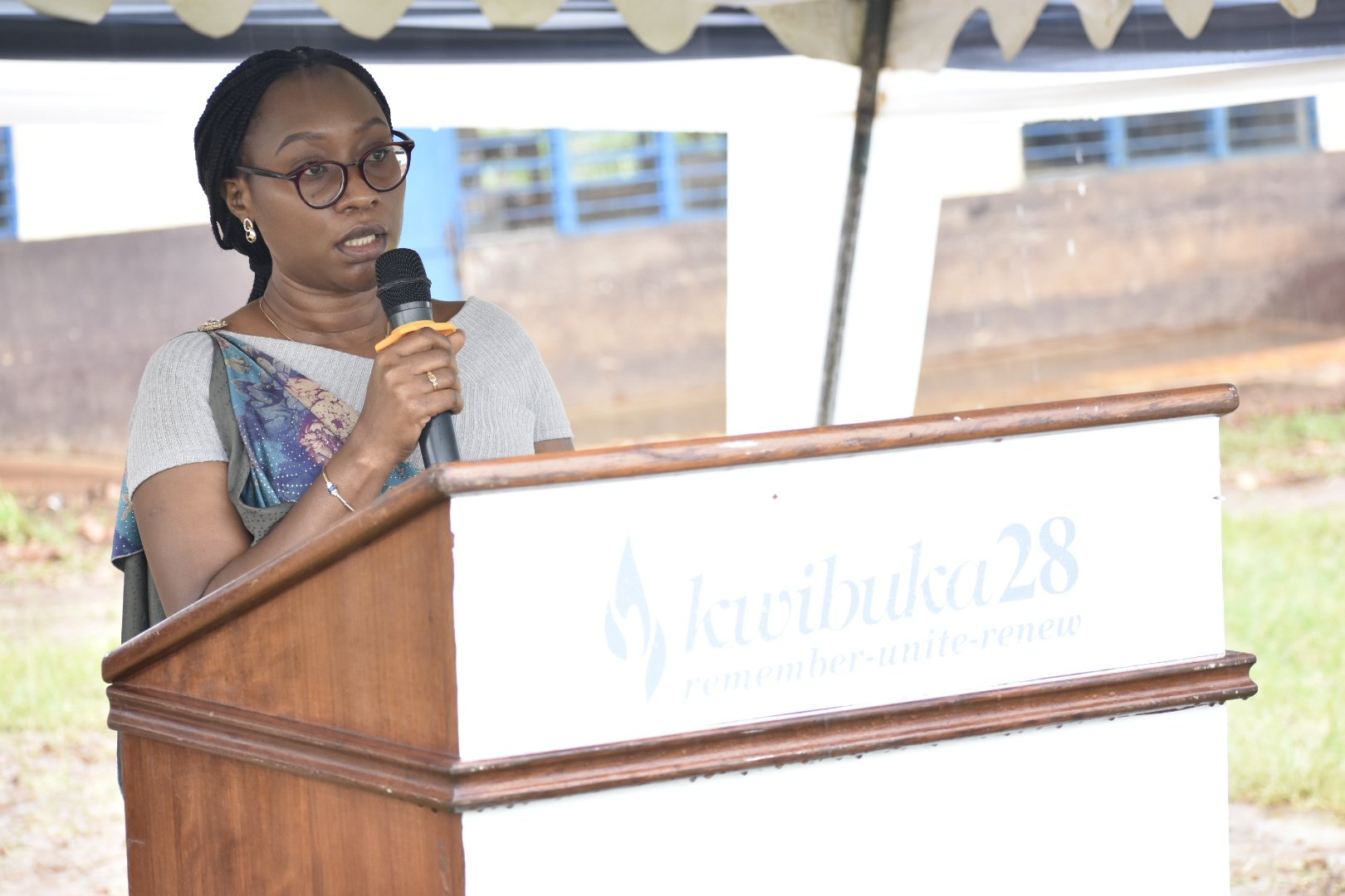 Minisitiri w'Uburinganire n'Iterambere ry'Umuryango, Prof. Bayisenge Jeannette yitabiriye igikorwa cyo kwibuka i Sovu muri Rwamagana