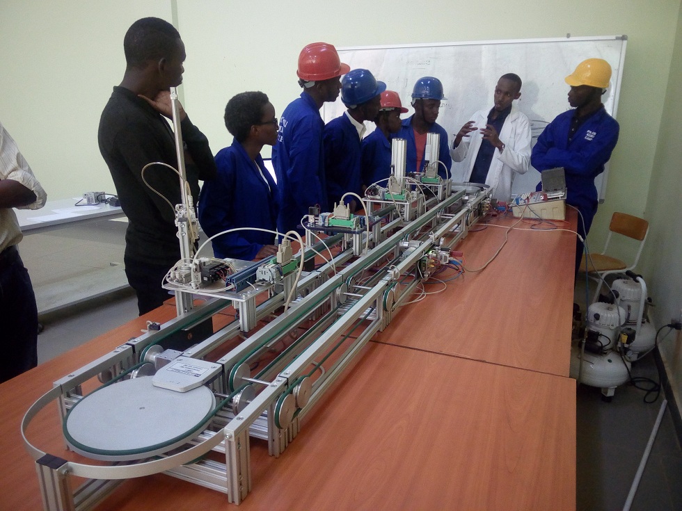 Bazarushanwa no mu ikoranabuhanga ryo mu nganda