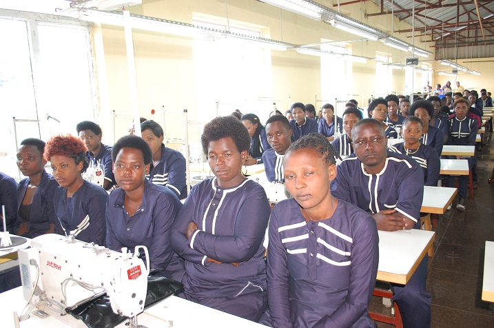 Bazifashisha ubumenyi bafite bakore umurimo unoze