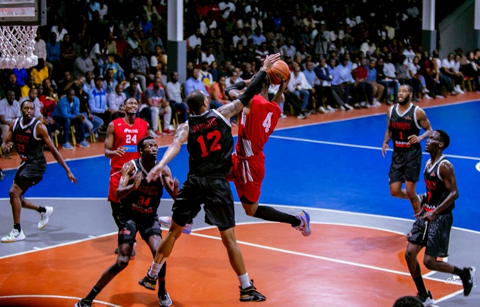 Gasana Kenneth wa Patriots wambaye 12 agerageza guhagarika Adonis wa REG 