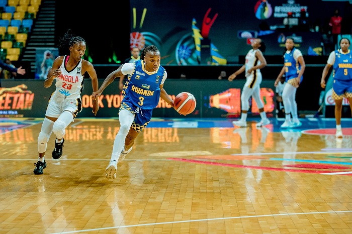 Destiney Promise Philoxy w'u Rwanda agerageza gucika abakinnyi ba Angola