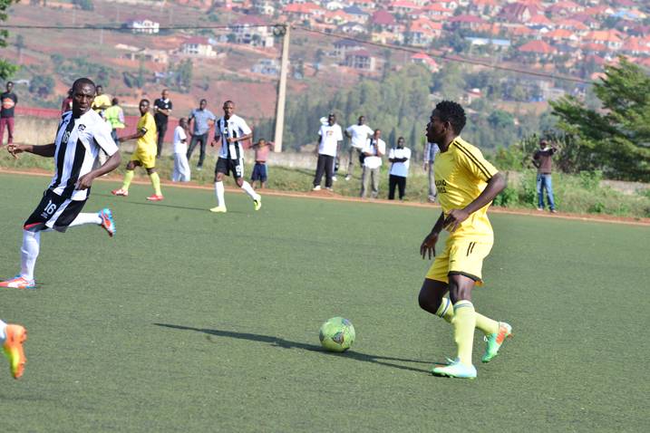 Muhadjili Hakizimana wari ufatiye runini ikipe ya Mukura muri Shampiona ishize