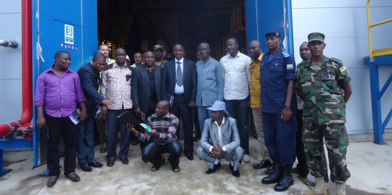 Aba bayobozi bafatiye ifoto y