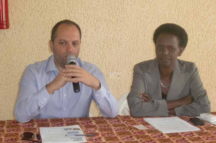 Benjamin Abtan, Umuyobozi w'AGAM na Mukabayire Valerie mu kiganiro impande zombi zagiranye.