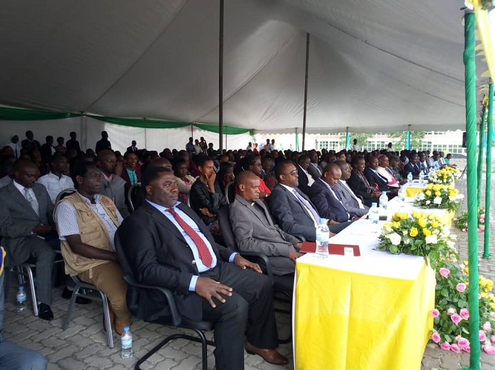 Benshi bitabiriye umunsi wo gutangira umwaka w'amashuri muri iri shuri