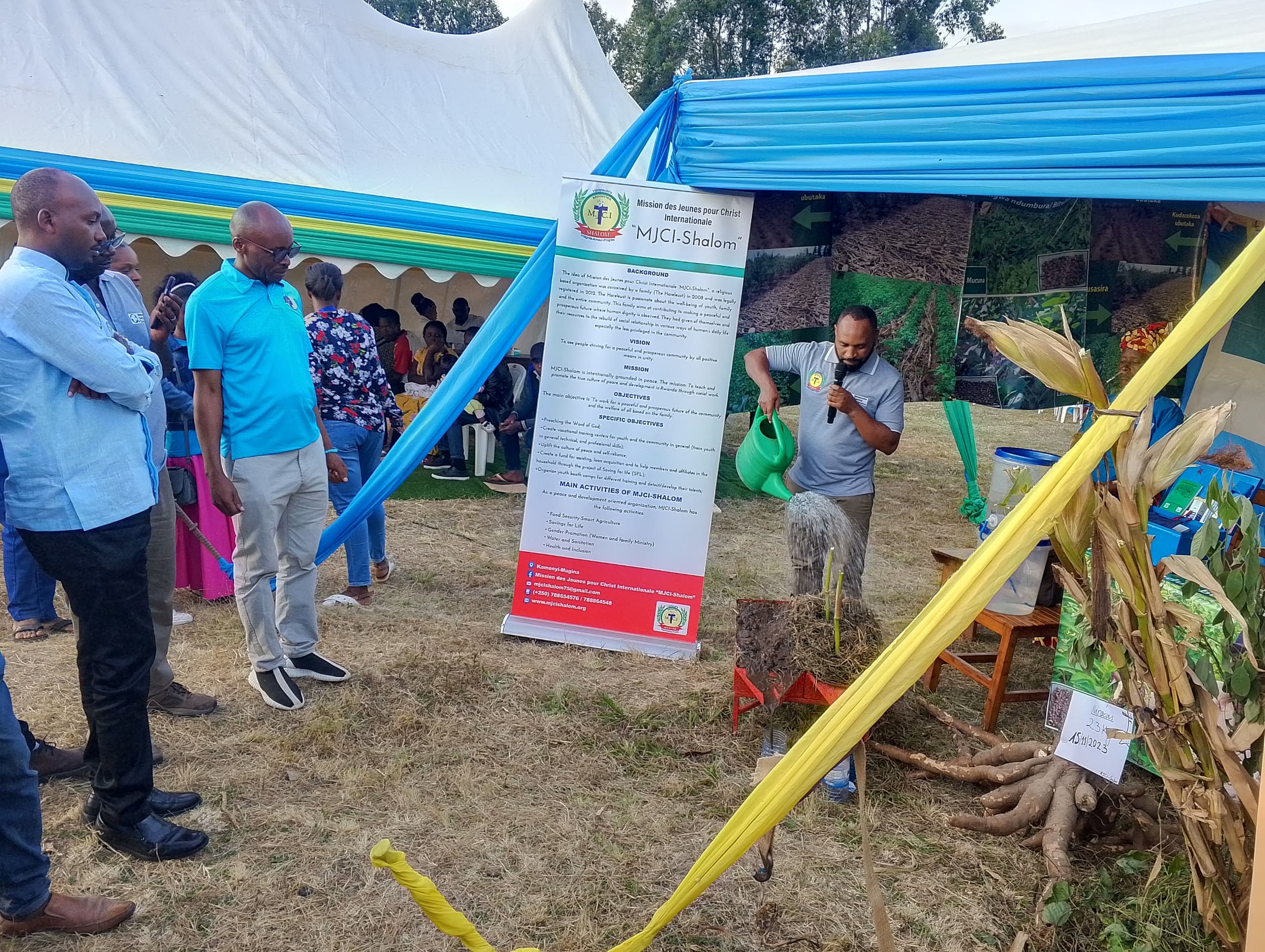 Berekanye uko ubuhinzi bubungabunga ibidukikije bukorwa