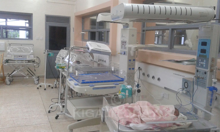 Bimwe mu bikoresho byifashishwa muri serivise ya Néonatologie 