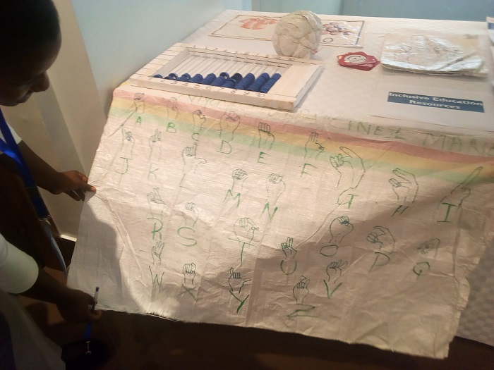 Bimwe mu bikoresho mfashanyigisho bikoreye