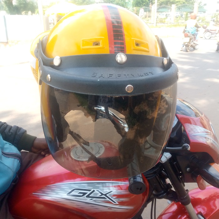 Bimwe mu binengwa kuri kasike zisanzwe n'ibirahure byazo bivugwa ko byijimye bidatuma umumotari areba imbere