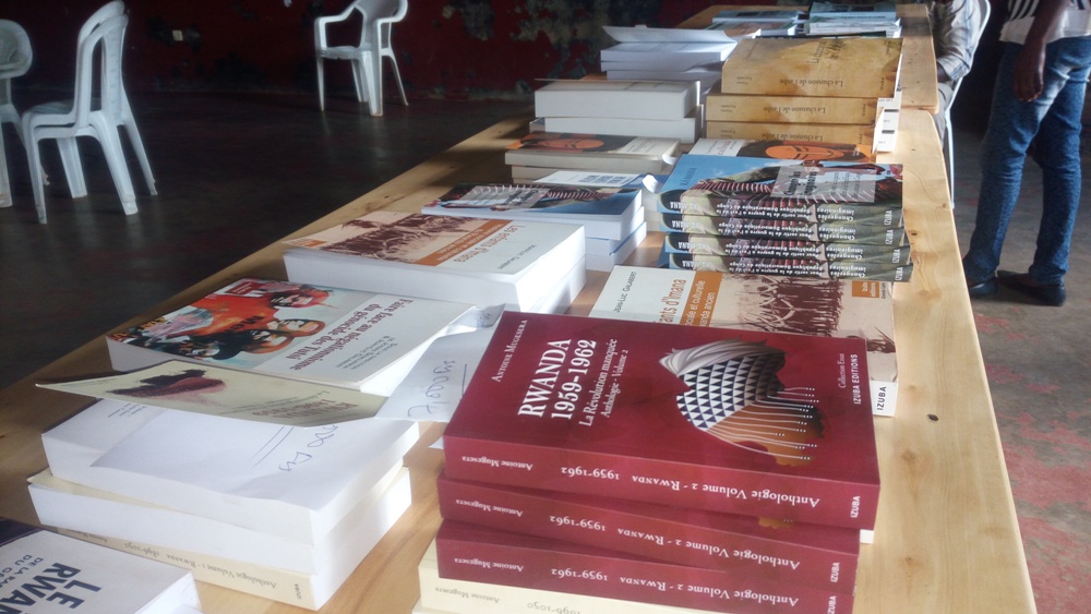 Bimwe mu bitabo byanditswe bikanatangazwa na Edition Izuba