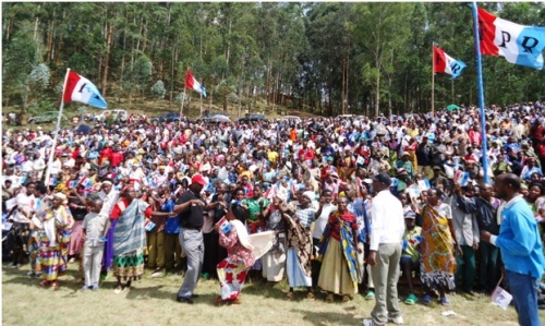 Umuhango wari w'itabiriwe n'abantu benshi.