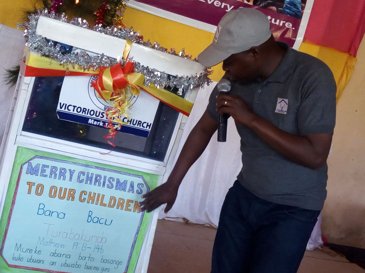 Bishop Musisi Bob Charles avuga ko iki gikorwa kigamije kwereka abana urukundo bashushanya urukundo Yesu akunda abana