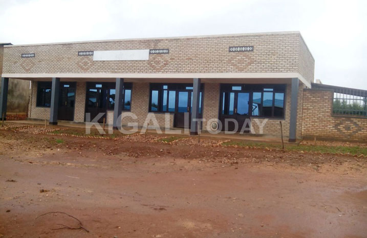 Biyubankiye inzu bizera ko izabakura mu bukene babikesha ingunga y