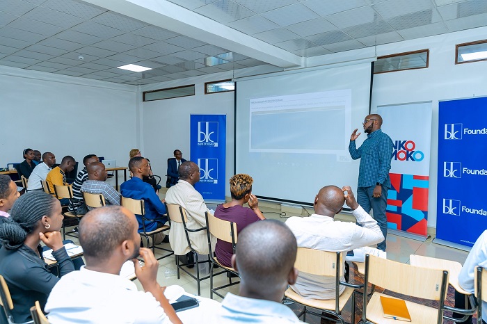 Ba rwiyemezamirimo barimo guhugurwa uko barushaho kubyaza imishinga yabo umusaruro