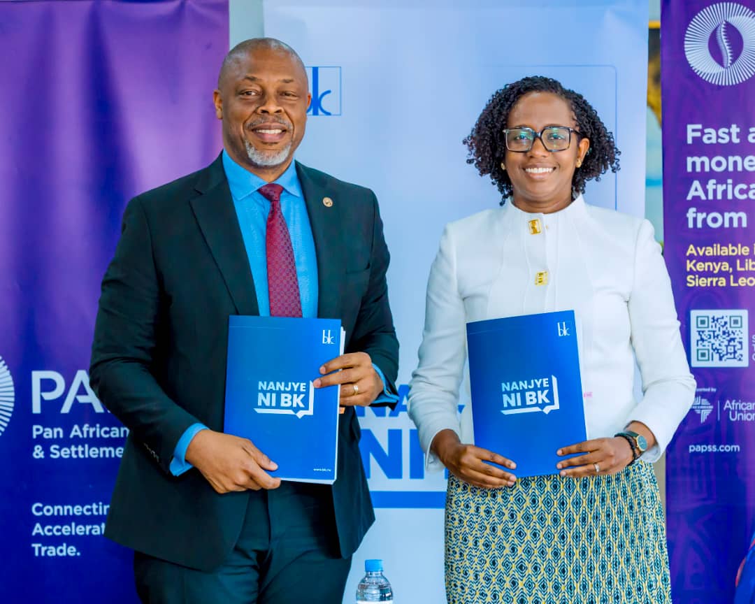 Mike Ogbalu wa PAPSS na Dr Karusisi wa BK nyuma yo gusinya amasezerano 