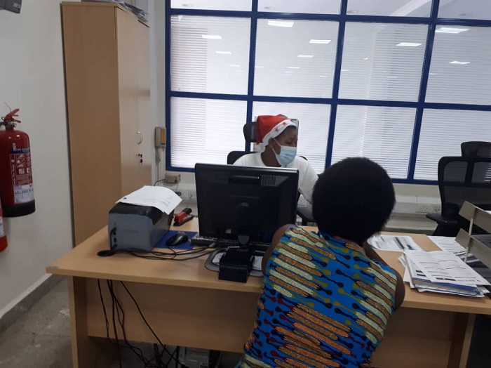 Muri BK batangaga serivisi bambaye ingofero za Noheli