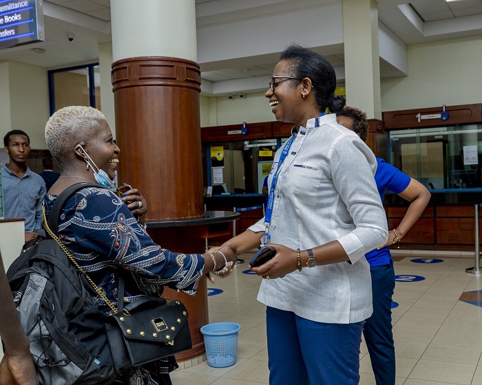 Umuyobozi Mukuru wa BK, Dr. Diane Karusisi aganira n'abakiriya