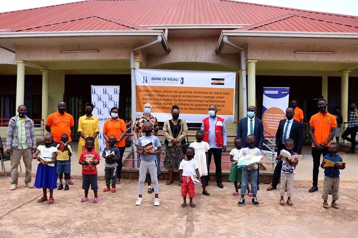 Abana bari mu basabwa kugana ayo masomero kugira ngo barwanye ubujiji n'imico mibi