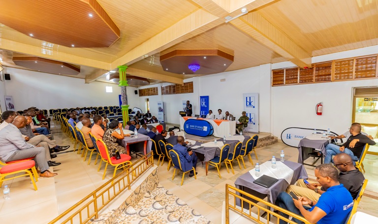 Abakiriya ba BK bahagarariye abandi muri Huye, Nyanza, Gisagara, Nyaruguru na Nyamagabe, mu biganiro no gusangira i Huye 