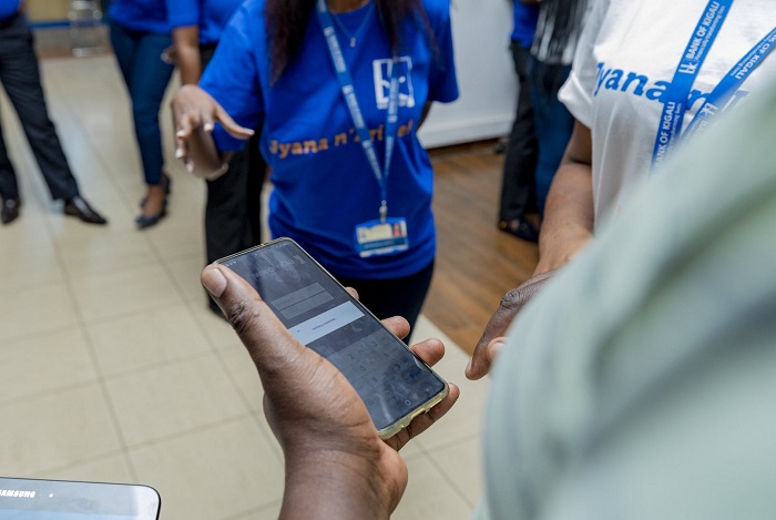 Hari serivisi nyinshi zitandukanye zirimo kwishyura imisoro umuntu ashobora gukora yifashishije telefone ye