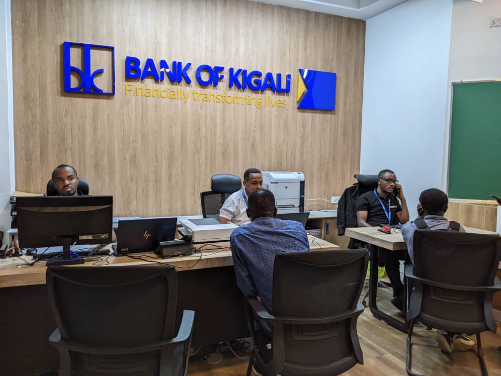 Abakiriya bishimiye kwakirirwa mu nyubako nziza kandi yisanzuye