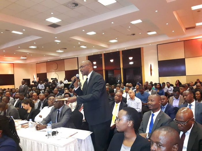 Habayeho umwanya w'ibibazo no kungurana ibitekerezo