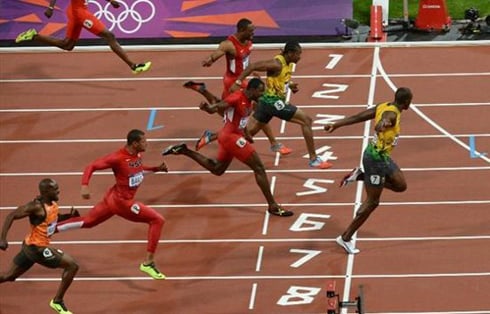 Usain Bolt imbere y'abandi.