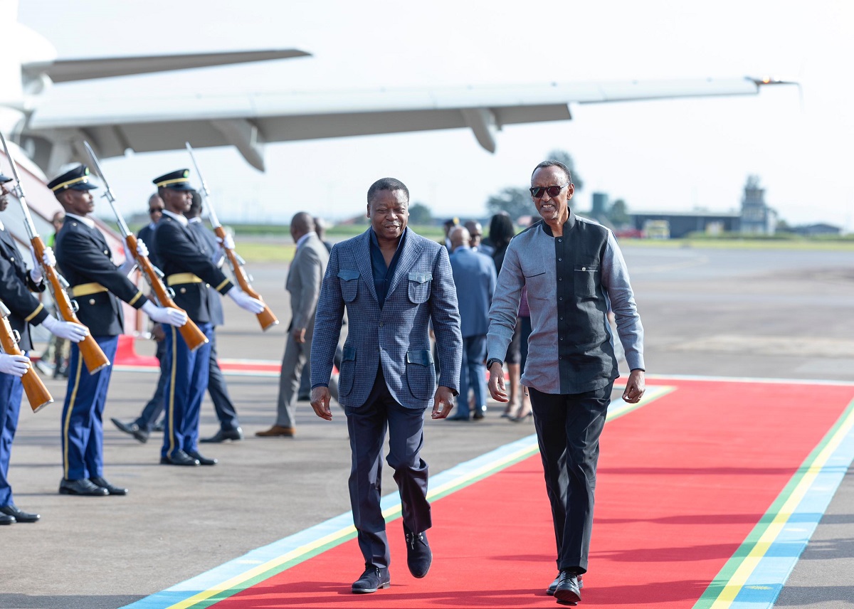 Perezida Kagame ubwo yakiraga mugenzi we Faure Gnassingbé