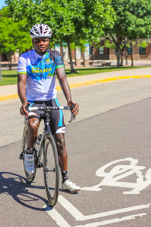 Bonaventure Uwizeyimana yanatangiye imyitozo muri Amerika, ubu ategereje bagenzi be