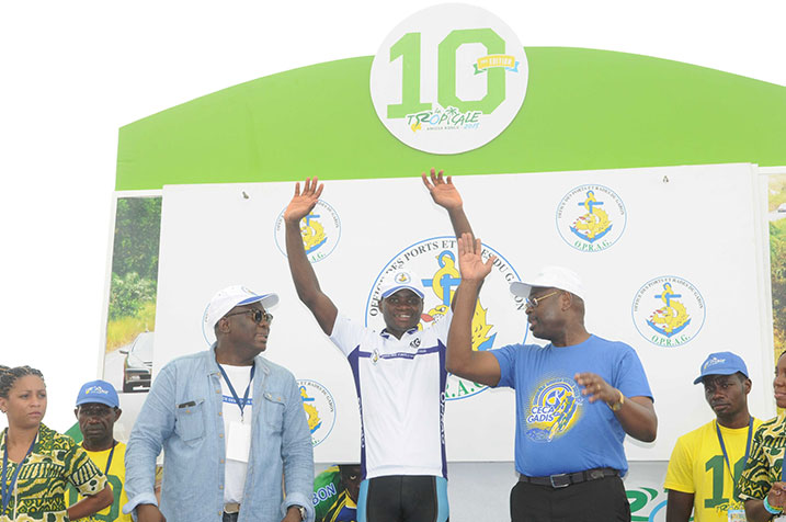 Uwizeyimana yanikiye bagenzi be batarengeje imyaka 23 ndetse na bamwe mu bamuruta.