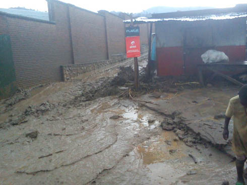 Abaturage bagendesheje ibyo mu nzu bakeneye gutabarwa.