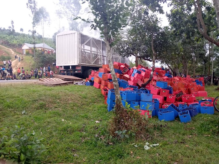 Aya makaziye imodoka yari ipakiye yakuwemo atarafatwa n'umuriro