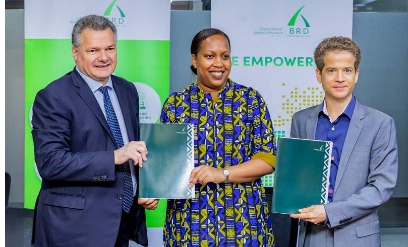 Kampeta Sayinzoga wa BRD hamwe na Ambasaderi w