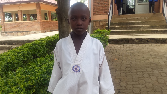 Batamuliza Brigitte ngo namara Kumenya Karate azajya arinda maman we nawe yirinde