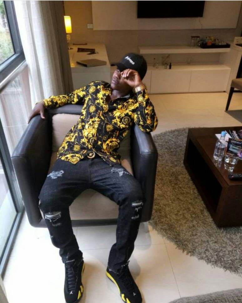 Bruce Melody ntiyemera gutangaza amafaranga "Ikinya" imaze kumwinjiriza 