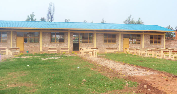 Amashuri bubatse amaze imyaka ibiri ariko ntibarishyurwa.