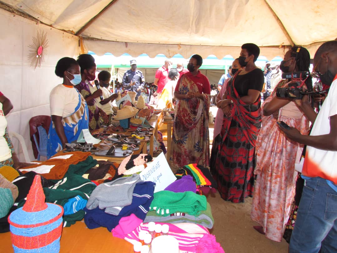 Abagore bo mu Karere ka Bugesera bibumbiye mu makoperative ndetse n'amatsinda abafasha kwiteza imbere