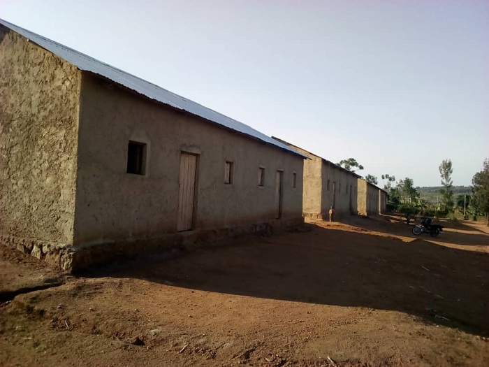 Izo ni inzu zubakiwe abatishoboye mu Murenge wa Ruhuha, ni ebyiri muri imwe (2 in 1)