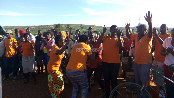 Abafana bari mu byishimo