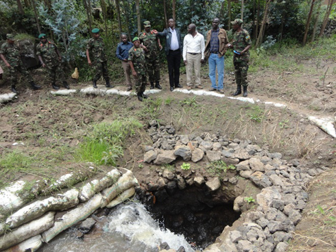 Bumwe mu buvumo bwakira amazi yuzuraga mu gishanga.