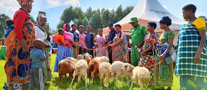 Mu Karere ka Burera mu kwizihiza umunsi mpuzamahanga w'umugore batanze amatungo